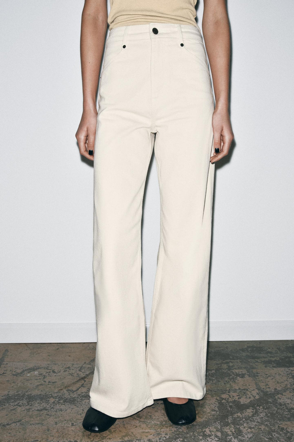 High-Waisted Jeans